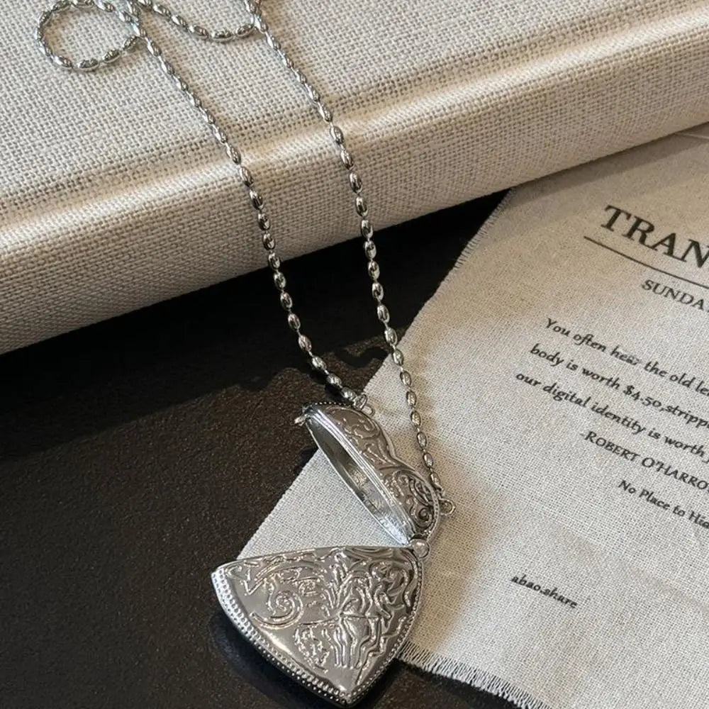 Openable Heart Locket Necklace Alloy Metal Luxury Jewelry Carved Heart Necklace Photo Pendant Charming Photo Box Pendant