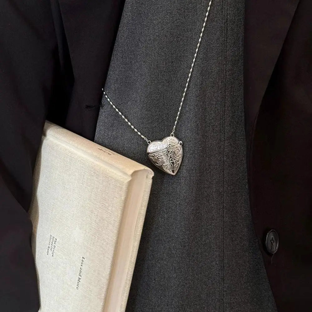 Openable Heart Locket Necklace Alloy Metal Luxury Jewelry Carved Heart Necklace Photo Pendant Charming Photo Box Pendant